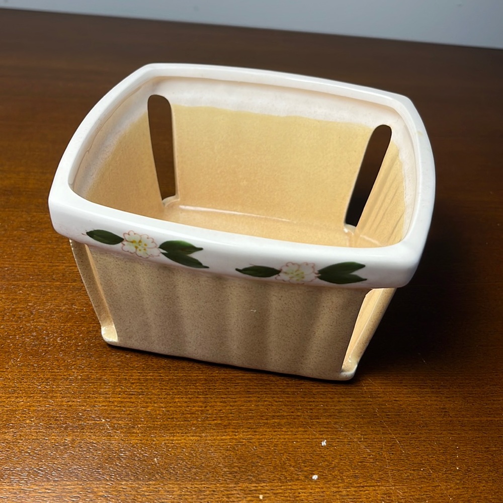 Ceramic strawberry 🍓 basket